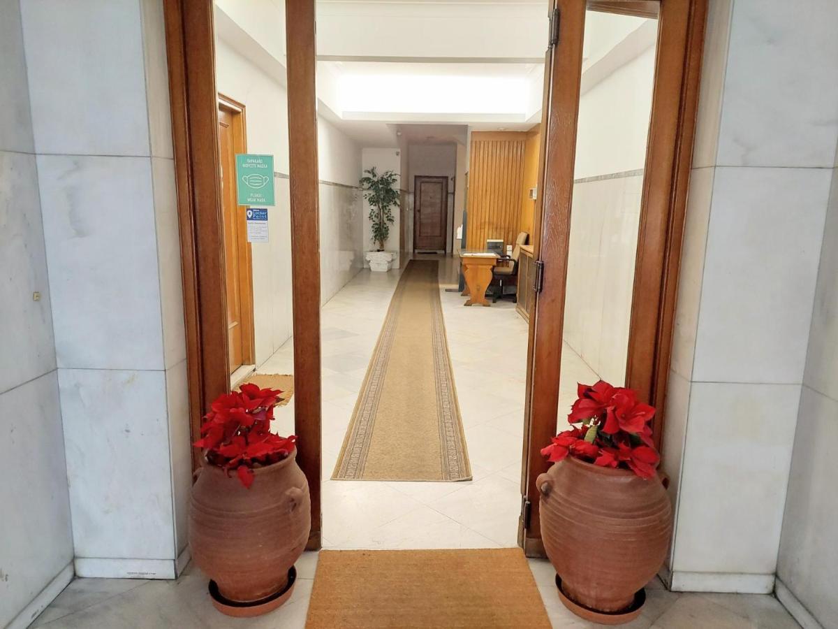 Grand Apartment In Parliament Square 아테네 외부 사진